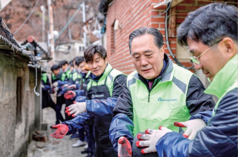 연탄 봉사.jpg